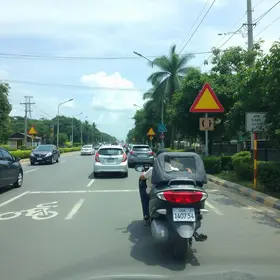 Sem Noção: veículos são flagrados trafegando irregularmente na ciclofaixa, em Ananindeua